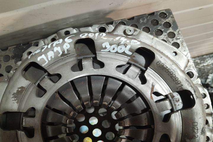 KIT AMBREIAJ  637592991 637592991 Ford Fiesta a 6-a generatie