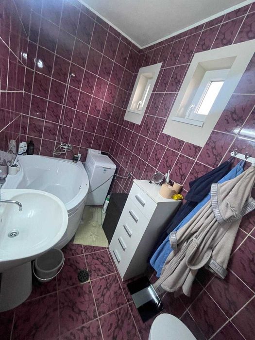 Apartament 3 camere, loc parcare in curte, spatiu verde,P-ta Izvoare.