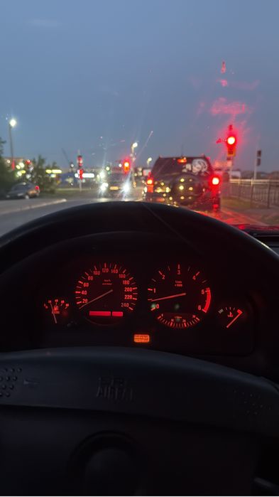 Щиток приборов е34