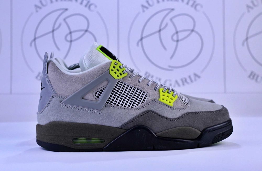 Nike Air Jordan Retro 4 Midnight Navy KAWS Black Lightning Neon Обувки