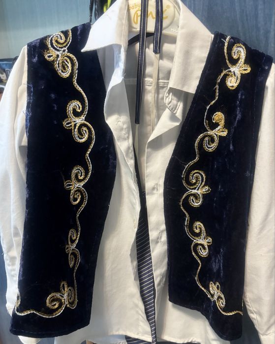 Продам рубашку с жилеткой