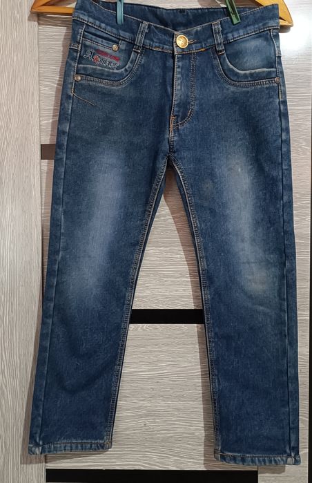 На мальчика джинсы