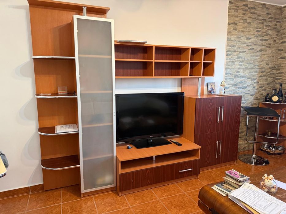 Vand mobila living