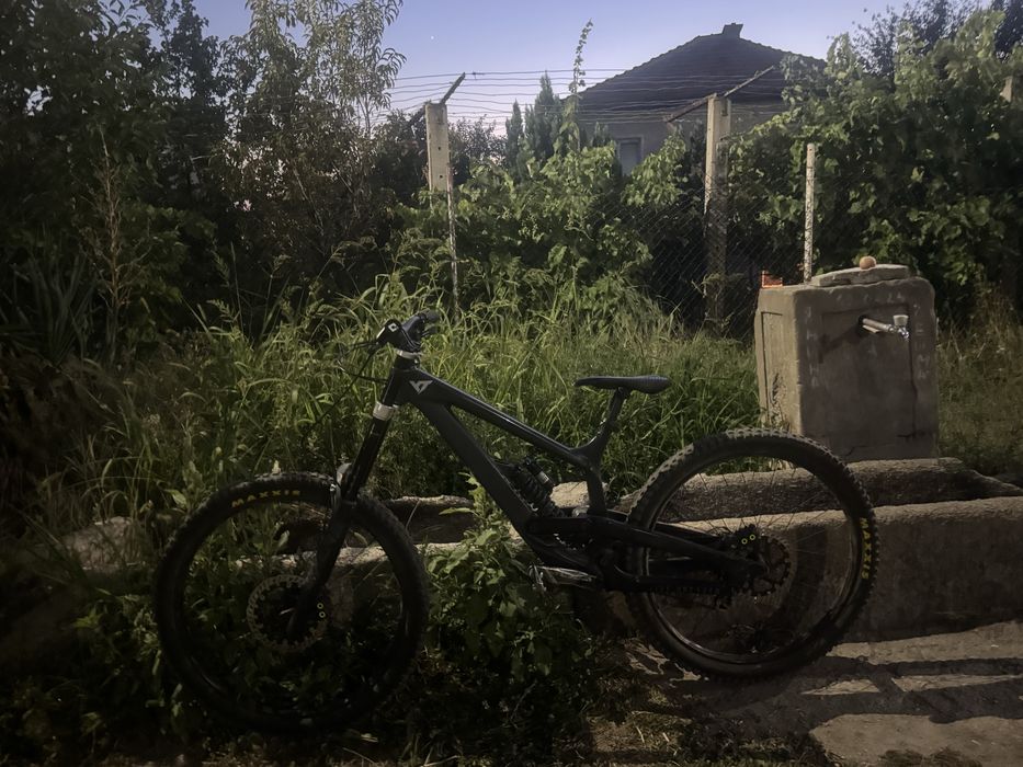 Yt tues base 2022 продава се спешно