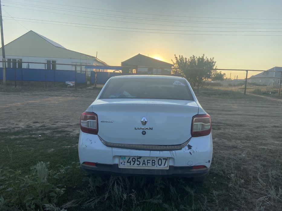 Продам машину рено логан
