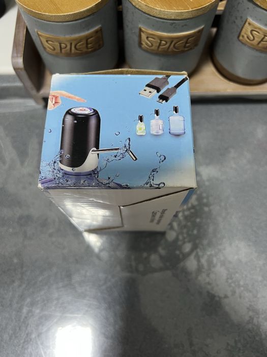 Электрическая помпа с встроенным аккумлятором .Новая с каробками.