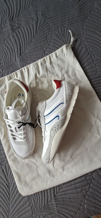 Продам новые кроссовки Зара