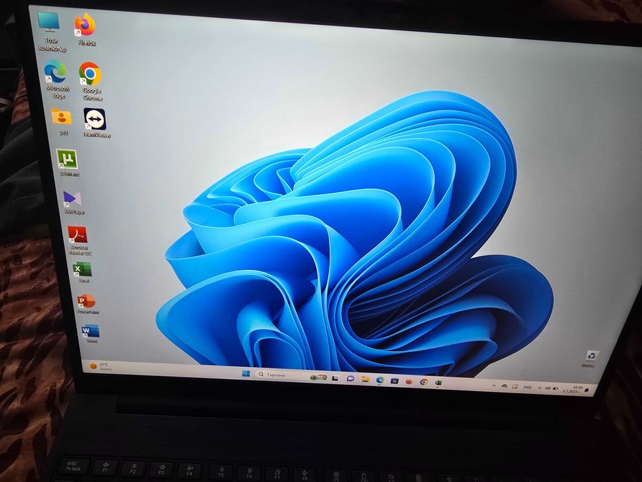 Лаптоп Lenovo IP3 Slim