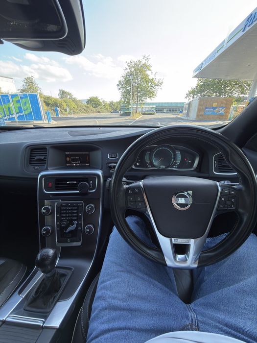 VOLVO V60 R design 1.6 Diesel volan pe dreapta