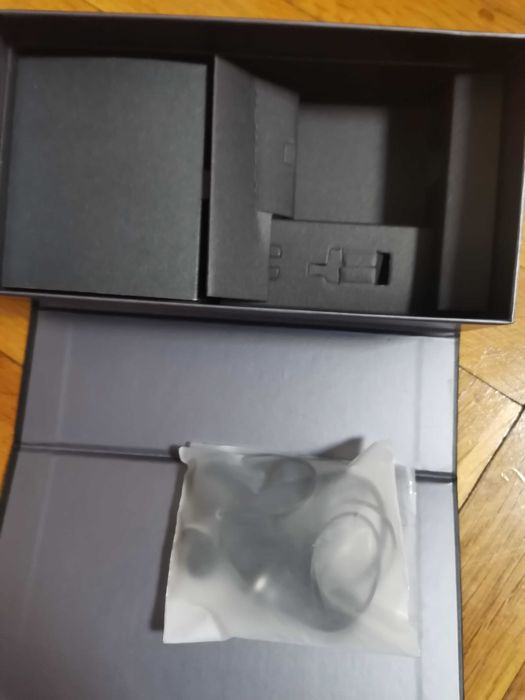 Намалена цена 390 лв. Чисто нов телефон Samsung Galaxy Z Filp 4 256gb