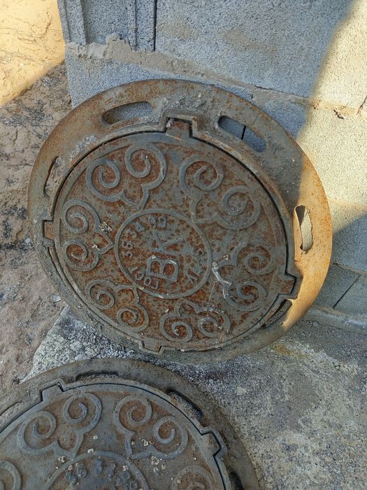 Чугунный люк новый