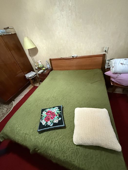 Продам кровать и 2 тумбочки