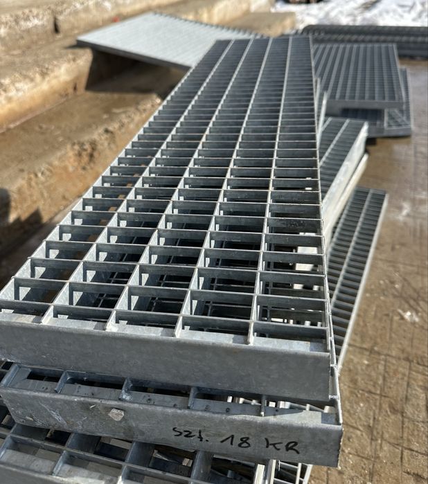 Trepte zincate la comanda