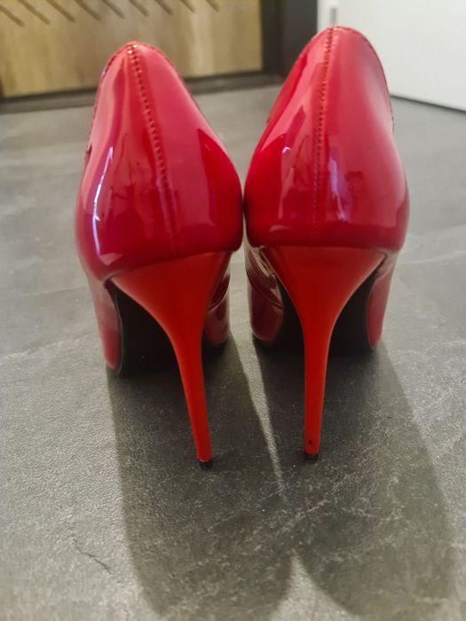 Елегантни обувки на ток 38 номер