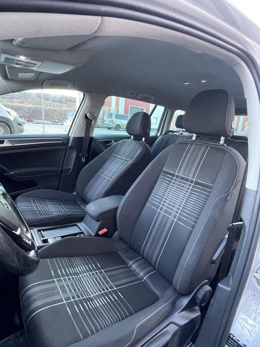 Volkswagen Golf 7 – 2015 | R line/Euro 6 / 150 cp  DSG
