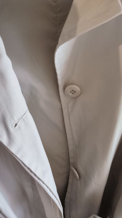 Дамски бежов тренчкот