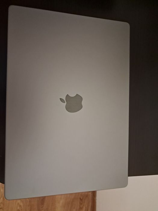 MacBook Pro 16" в идеальном состоянии (Батарея 97%)