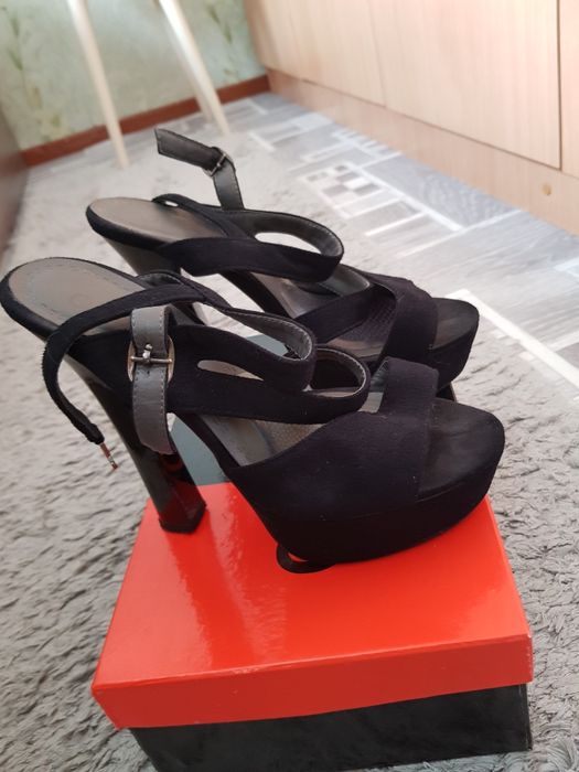 Продам обувь женскую