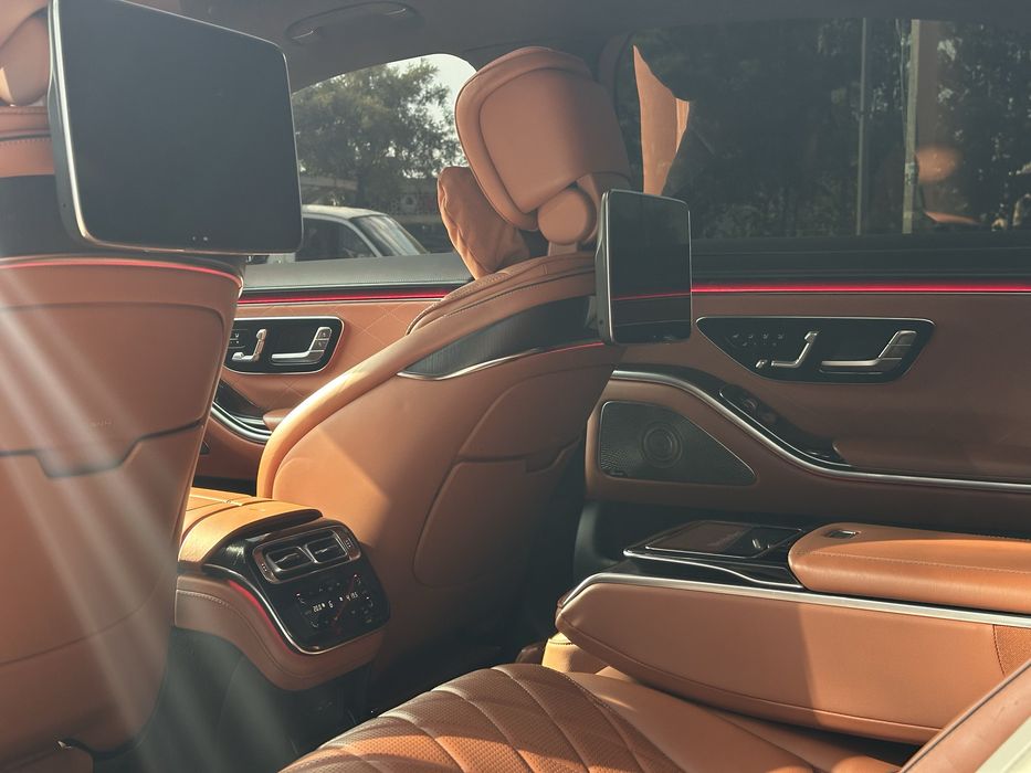 Mercedes benz W223 S500