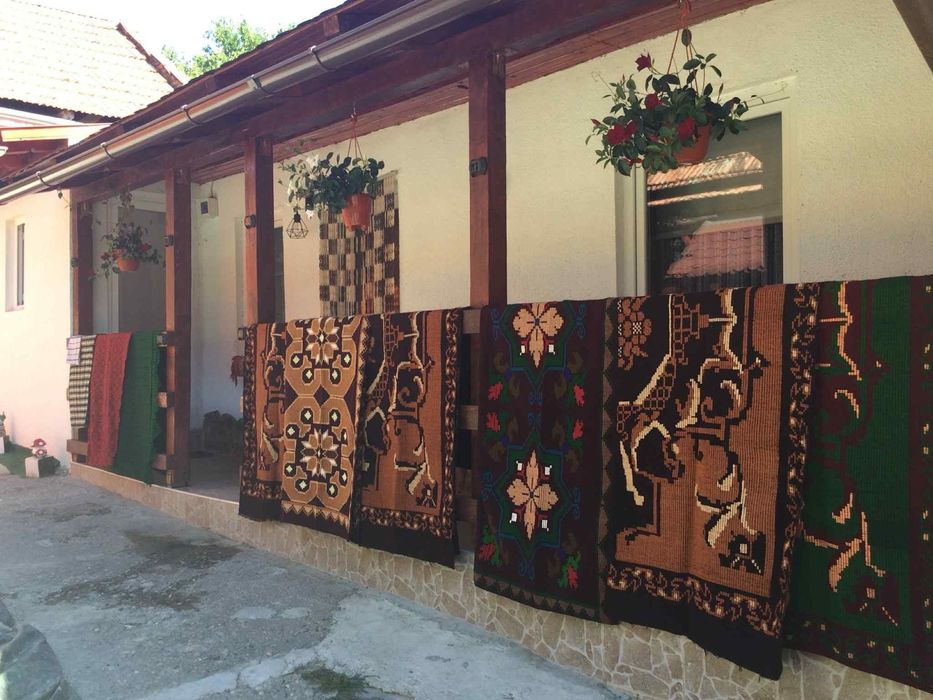 Covoare din lana tesute manual