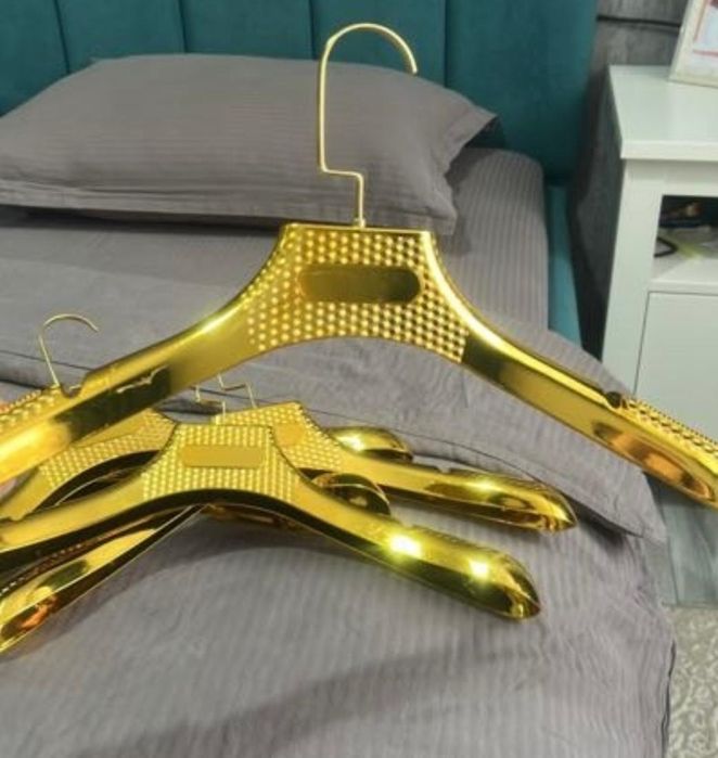 Вешалка плечики золотистые  для вещей