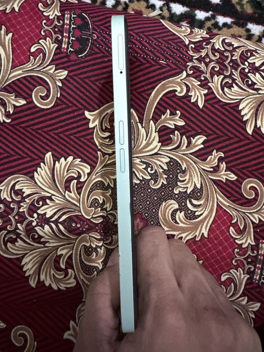 Realmi s35 holati ideal