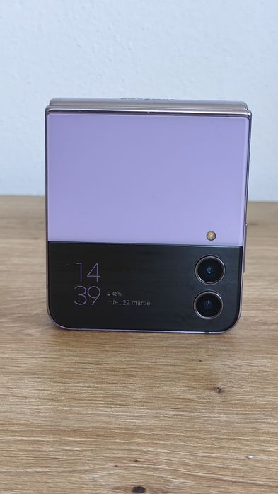Samsung Galaxy Z Flip 3 - Pentru Piese / Placă de bază vie / Sticlă spate impecabilă