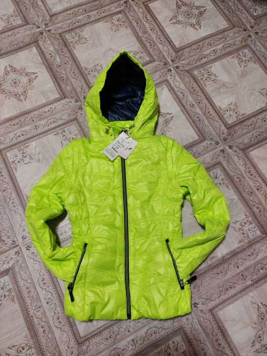 Курточка на весну девочке