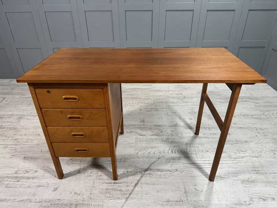 Винтидж, скандинавско бюро К059-Д