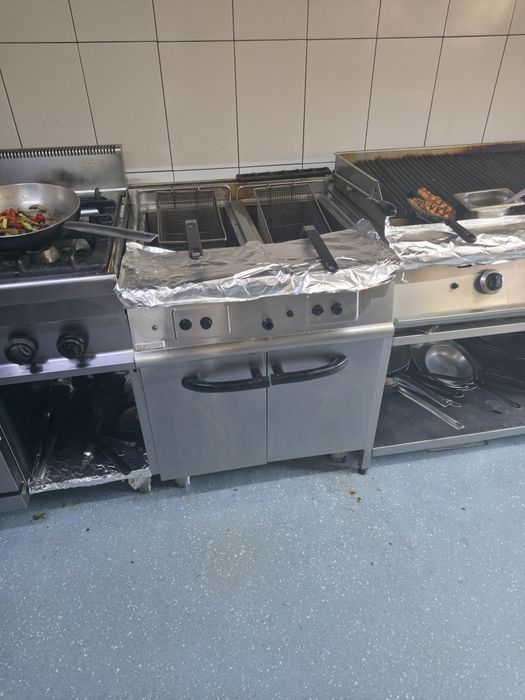 Friteusa dubla si masina de gatit aragaz profesional 6 ochiuri