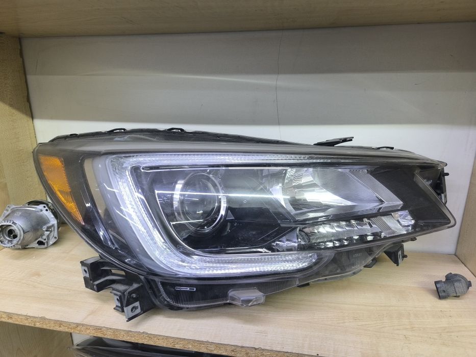 Фара правая Субару аскент