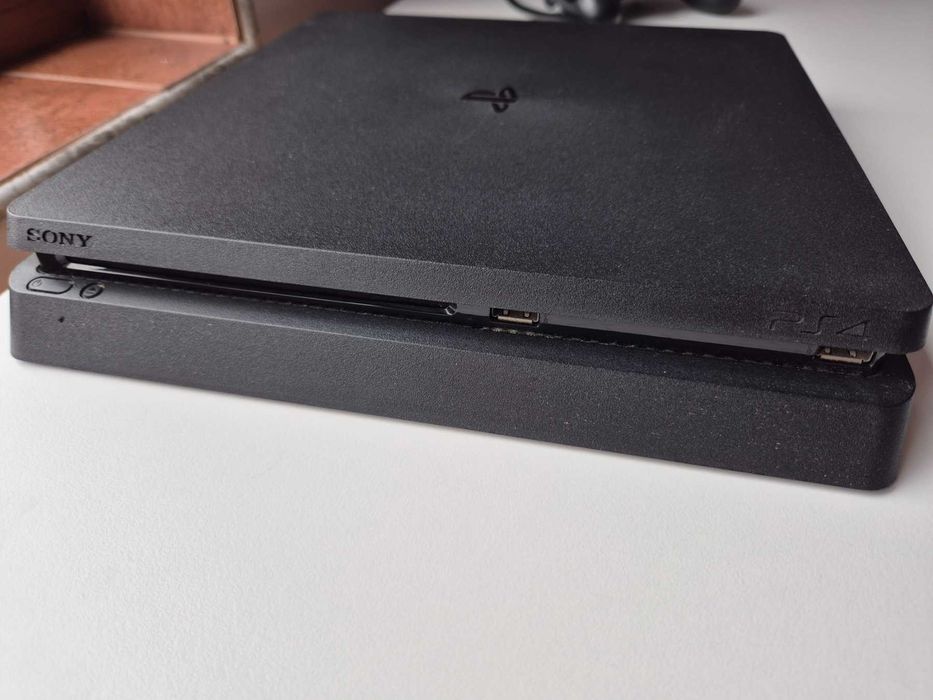 Playstation 4 Slim 500gb с 2 джойстика и игри по избор