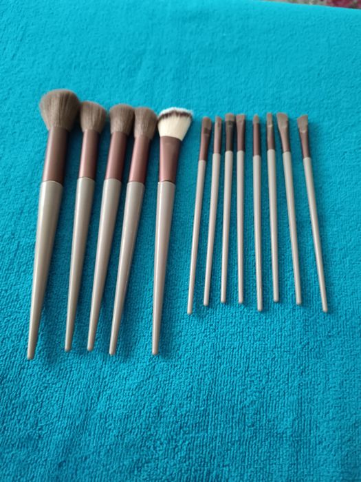 Vând Set 13 Pensule pentru Machiaj Noi