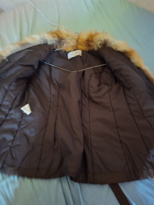 Vând geaca ch pufi de lei armani