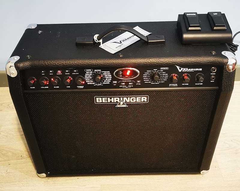 Усилвател кубе berhinger V-ampire LX112 120W вградени ефекти и суич педал