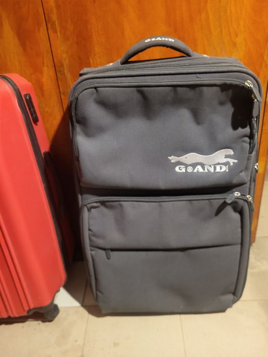 Продавам  куфари