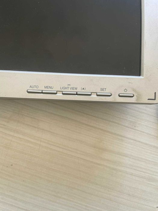 Монитор LG 22 инча без стойка