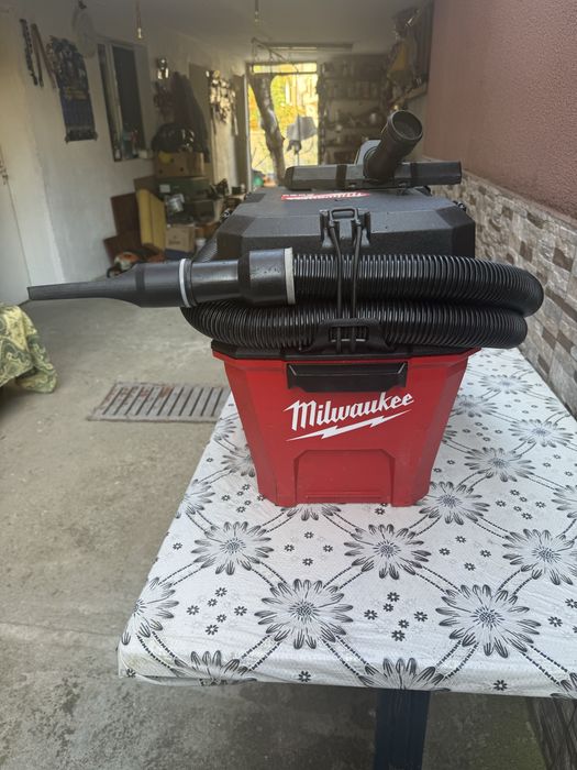 Акумулаторна прахосмукачка MILWAUKEE M18 F2VC23L-0