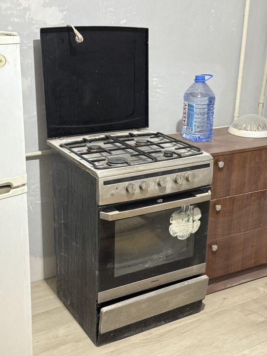 Продам газ плиту ханса