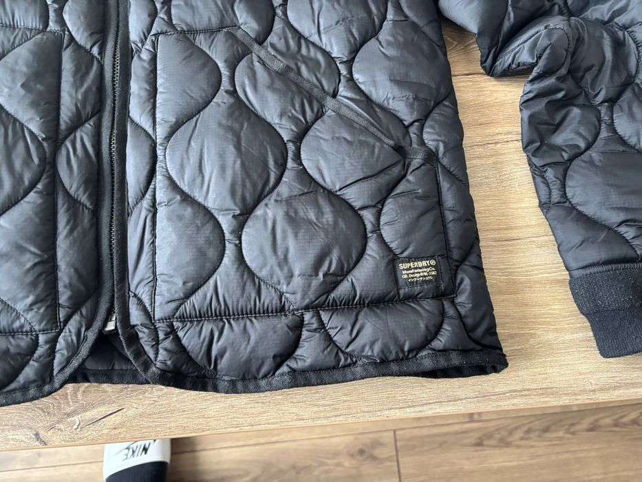 Продава се яке Superdry.