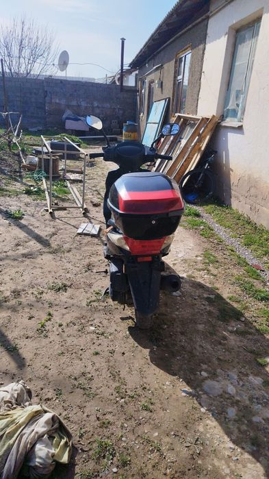 Скутер на ходу без вложений