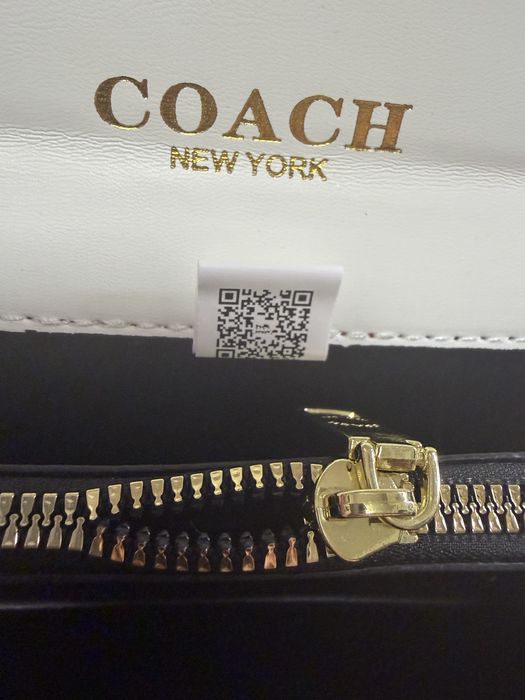 Geanta alba coach