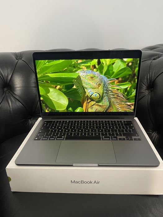 MacBook Air 13-inch / Apple M3 / 8 GB/ 256 GB / Ca nou |