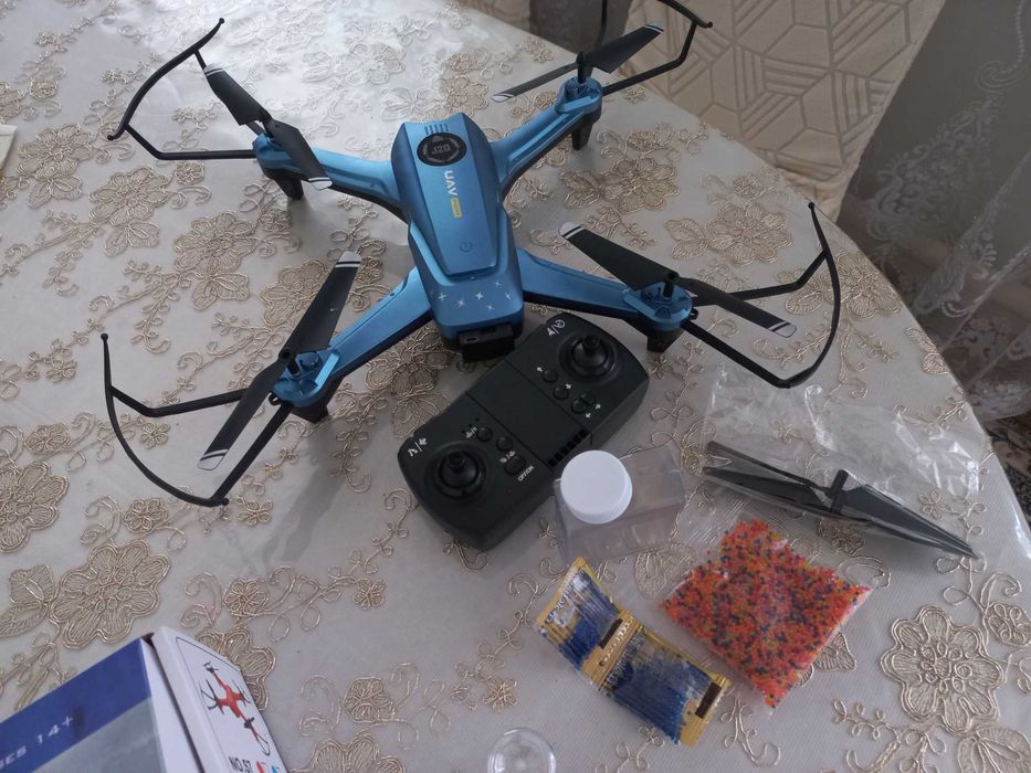 Продам дрон (квадрокоптер)