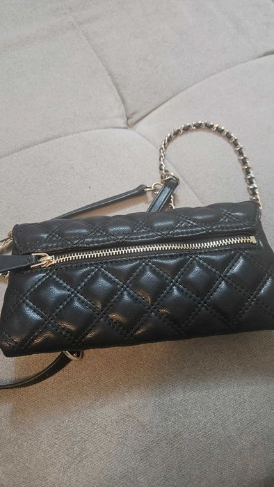 Дамска чантичка GUESS