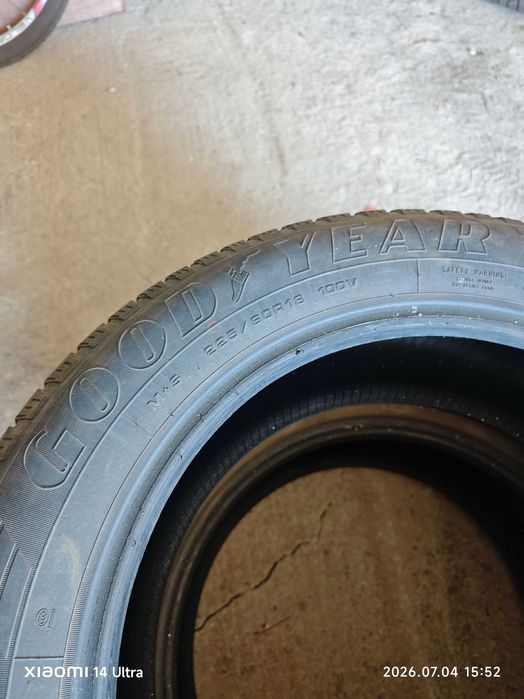 Продам 2 шины Goodyear
