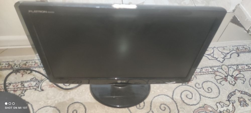 Lg монитор продам