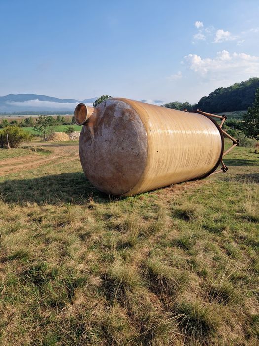 Vand cisterna(rezervor) apa de 19000 litri,stare foarte buna