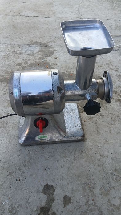 Мясорубка  для кафе и столовой и дома