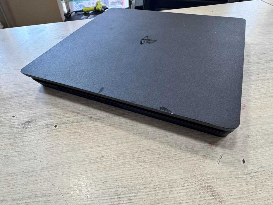 PlayStation 4 – 1TB  / НЕ приема дискове